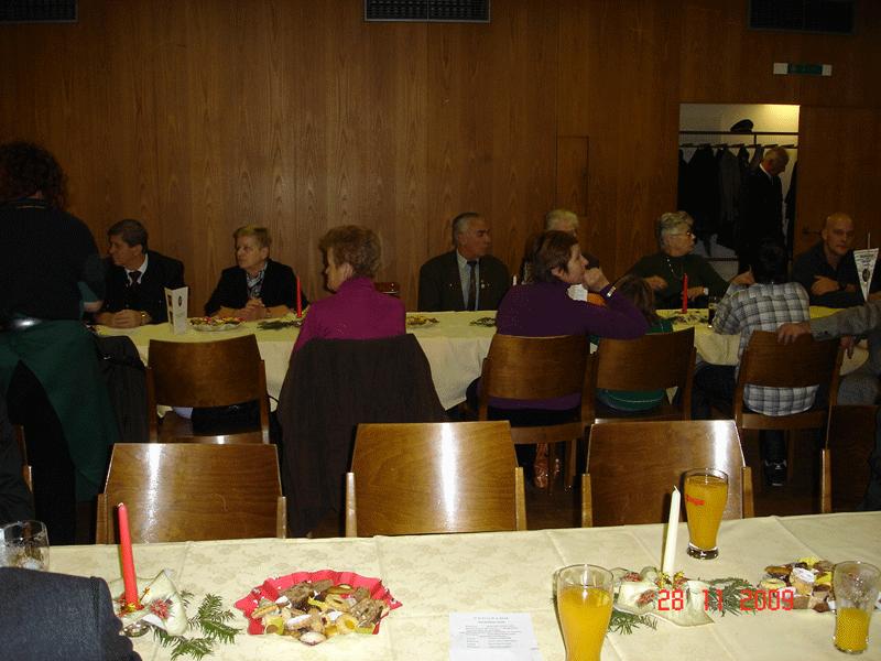 die Plaetze werden eingenommen.gif